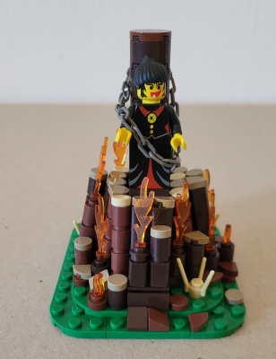 Scheiterhaufen mit Hexe Frontansicht
